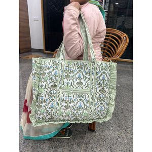 Bolso tote acolchado de algodón con volantes, hecho a mano en India, elegante bolso de compras para mujer, bolso tote personalizado, regalo para mamá - Product Image 1