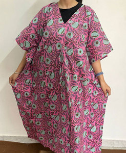 Vestido Kaftan de Algodón Estampado a la Moda con Motivos Florales Artísticos y Estilo Relajado - Product Image 4