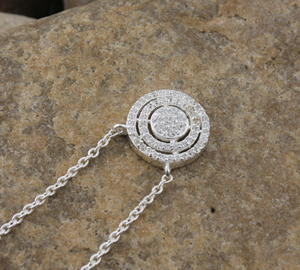 Collar con Colgante de Circonita Cúbica Plateada en Plata de Ley con Diseño de Rosa para Mujer, Colgante Solitario de Diamante CZ AAA, Elegante para Novia o Boda - Product Image 4