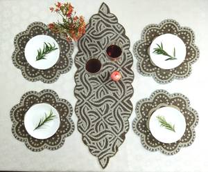 Camino de Mesa con Cuentas Hecho a Mano, Elegante Decoración de Mesa para Bodas, Fiestas, Comedor y Eventos - Product Image 2