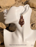 Boucles d'oreilles vintage en macramé faites à la main Shree Om Creations avec pierre de lune blanche, certifiées IGI, plaquées or, cordon marron, bijoux de guérison pour femmes