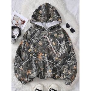 Vente en gros : Sweat à capuche court pour femme, style vintage, camouflage Real Tree, avec motif Big White 95, coupe oversize, style streetwear - Product Image 2