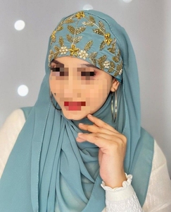 Gran Oferta: Hiyab Bordado con Cuentas, Elegante Hiyab Azul Bordado con Cuentas Doradas Florales, Hecho a Mano, Proveedor al por Mayor - Product Image 1