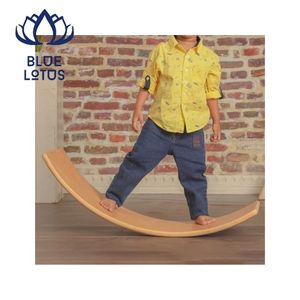 Planche d'équilibre en bois robuste et durable, écologique, pour l'entraînement de la force musculaire, best-seller pour le sport et le fitness - Product Image 1