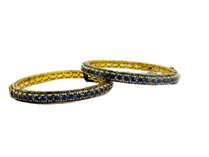 Paire de bracelets en diamant en argent sterling 925 avec pierres précieuses en saphir bleu prêts à être expédiés pour les mariages et les cadeaux - Product Image 2