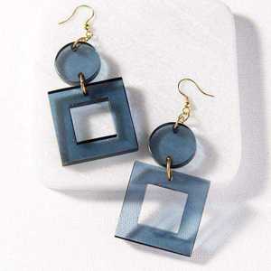 Boucles d'oreilles d'été en gros, boucles d'oreilles créoles couleur néon pour femmes, bijoux en résine disponibles à la vente - Product Image 4