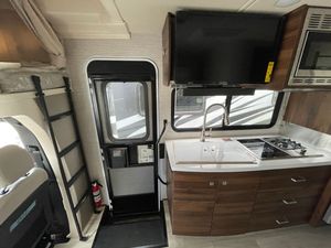 รถบ้าน Winnebago View 24V คุณภาพสูง รุ่นใหม่ล่าสุด สภาพสะอาด พร้อมขาย - Product Image 5