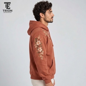 Sweat-shirt brodé pour homme tendance, alliant confort doux et broderie élégante, créant un choix polyvalent pour un style décontracté au quotidien. - Product Image 5