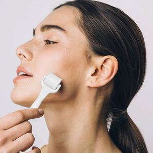 Seek Pretty <span class=keywords><strong>Anti</strong></span> Winkle Non-invasive Soins de la peau Soluble dans l'eau Peau <span class=keywords><strong>Derma</strong></span> Roller Système Micro Infusion Sérum pour Visage Yeux Lèvres - Product Image 4