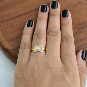 แหวน Namivaa Criss Cross Infinity แบบฝังเพชรสองสี ดีไซน์เนอร์แบนด์สำหรับผู้หญิง สวมใส่ได้ทุกวัน ของขวัญสำหรับงานปาร์ตี้ ผิวขัดเงา - Product Image 5