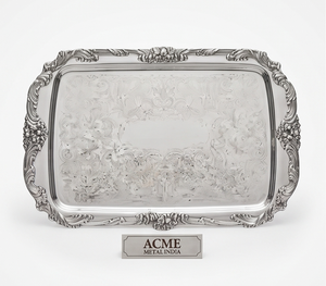 Plateau de service de luxe en aluminium poli avec bordure gravée, design élégant, style vintage, pour usage résidentiel et mariages - Product Image 1
