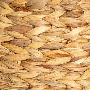 Tabouret sablier en jacinthe d'eau fabriqué à la main - Product Image 3