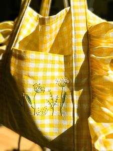 Sac fourre-tout en coton jaune à carreaux avec volants et broderies, style bohème estival, sac de shopping - Product Image 2