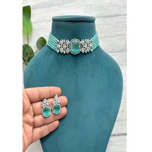 ชุดสร้อยคอพร้อมต่างหูประดับมุกเทียมเพชรซีกอนเคลือบเงินคุณภาพพรีเมียมระดับราชวงศ์ สำหรับเป็นของขวัญงานแต่งงานสำหรับผู้หญิง - Product Image 2