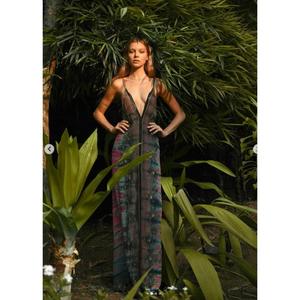 Robe longue imprimée style bohème, col en V profond, bretelles spaghetti, sans manches, en mousseline, coupe ample, ourlet droit, pour l'été et les vacances, vente en gros - Product Image 1
