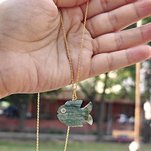 Collier pendentif poisson en labradorite naturelle sculpté à la main, laiton plaqué or 18 carats, bijoux de mode pour femmes, style été. - Product Image 6