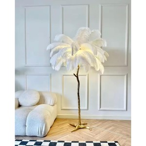 Lámpara de Pie con Plumas de Avestruz y Metal Dorado, Lámpara Decorativa Glamorosa - Product Image 2