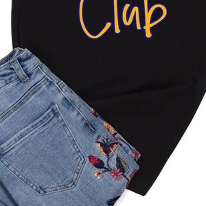 Camiseta Personalizada Tail Club para Mujer, Manga Corta, Cuello Redondo, Diseño Gráfico con Letras Griegas, Estilo Casual, Universitario, Urbano - Product Image 5