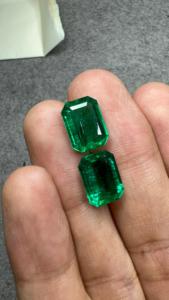 Paire assortie de pierres précieuses en émeraude naturelle de Zambie de 8,38 carats, forme octogonale, vert intense, pour boucles d'oreilles de luxe sur mesure - Product Image 2