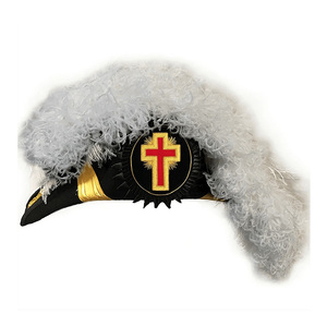 Chapéu Ceremonial Negro del Antiguo Comandante de los Caballeros Templarios con Pluma Blanca, Adorno Dorado y Emblema de la Cruz Roja - Product Image 1
