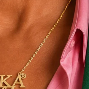 Collar de Acero Inoxidable con Colgante de Letra Dorada AKA Golden Soror para Mujer, Joyería Elegante, Regalo, Accesorio de Moda - Product Image 3