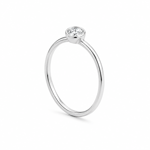 Bague de fiançailles minimaliste en argent 925 avec moissanite taille brillant rond sertie clos, bijoux pour femme - Product Image 4