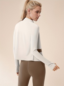 Ensemble de yoga trois pièces Atlaset pour femmes, vêtements de sport sans couture, leggings taille haute, soutien-gorge de sport, veste, logo personnalisé, couleur personnalisée - Product Image 6