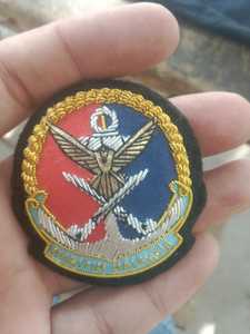 Patch triangulaire en feutre non tissé fait main avec motif couronne, ancre et couronne de laurier brodés, appliqué à coudre pour sacs - Product Image 5