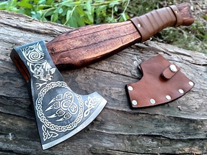 Axe Viking artisanal A&M ENTERPRISES avec tête en acier gravée de nœuds nordiques, manche en bois avec poignée enveloppée de cuir - Product Image 6