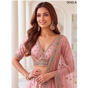 Lehenga Choli en soie slubb de luxe, fabriqué en Inde, avec un travail lourd de Gotta Patti et des broderies, collection mariage, à vendre - Product Image 1