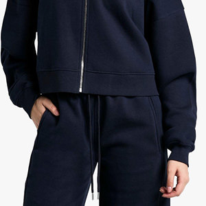 ชุดเซ็ตแทรคสูทผู้หญิงแบบมีฮู้ดสำหรับฤดูหนาว ผ้าสีพื้น เสื้อครอปคอสูงและกางเกงจ็อกเกอร์ 2 ชิ้น กระเป๋าเข้าชุด ชุดลำลอง - Product Image 5