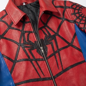 Blouson de moto en cuir personnalisé motif toile d'araignée, rouge et bleu, avec logo araignée brodé, OEM, streetwear sur mesure - Product Image 2