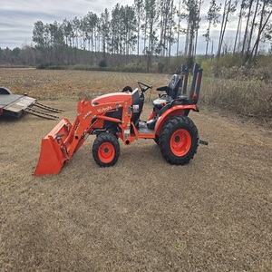 Tractor de jardín Kubota B2301 4WD usado en buen estado con cargador y excavadora, perfecto para pequeñas explotaciones agrícolas y paisajismo. - Product Image 2
