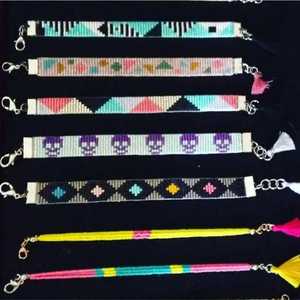 NOUSHAD ARTISANAT - Bracelet Perlé Fait Main avec Breloque Motif Pierre Rectangulaire Noir Jaune Argent Certifié IGI pour la Fabrication de Bracelets - Product Image 1