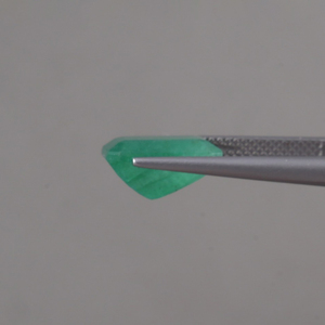 มรกตธรรมชาติ รับรองโดย IGI พลอยหลวม 4.93 กะรัต ทรงเหลี่ยมมรกต 12x8.5 มม. ขายส่ง พลอยสีเขียวพรีเมียม เครื่องประดับชั้นดี - Product Image 2