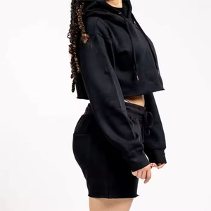 Ensemble de survêtements en molleton pour femmes, coupe ample, sweat à capuche court à manches longues et short à cordon de serrage, fabrication OEM ODM sur mesure - Product Image 6