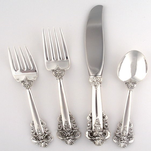 Cubiertos clásicos de plata de ley con detalles elaborados, una variedad increíblemente refinada para venta al por mayor. - Product Image 1