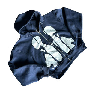 Sudadera con capucha rosa para hombre con estampado de letras blancas y bordes deshilachados, manga regular, disponible en tres colores. - Product Image 6
