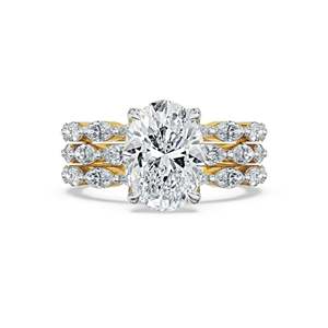 Anillo de Compromiso de Moissanita con Corte Oval Único y Lujoso, con Banda de Tres Capas de Piedras, Chapado en Oro, Plata de Ley 925, Joyería Nupcial - Product Image 1