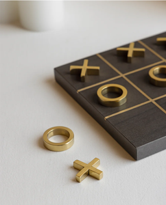 Juego de Tic Tac Toe de Lujo en Mármol Blanco con Piezas de Latón Dorado Cepillado (X y O) - Tablero de Mesa Clásico Moderno Decorativo - Product Image 6