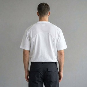 T-shirt blanc à manches courtes pour homme personnalisé avec impression de lettres rouges, col rond, décontracté, respirant, coupe ajustée, séchage rapide, OEM ODM - Product Image 2