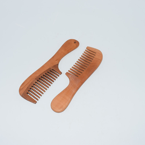 Peigne à cheveux en bois de pêche de haute qualité, artisanat naturel, logo personnalisé acceptable - Product Image 4