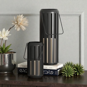 เชิงเทียนโคมไฟเหล็กสีดำมีร่องแนวตั้งสำหรับตกแต่งบ้าน - Product Image 3
