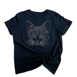 Camiseta con Pedrería Brillante de Cara de Gato para Hombre y Mujer 2026 Negro Medianoche Ajuste Regular Top Streetwear con Cristales Plateados y Ámbar HD - Product Image 1
