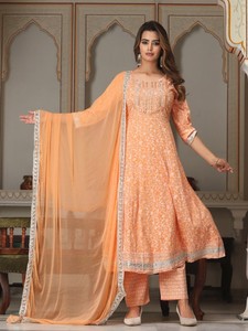 Ensemble Anarkali traditionnel 3 pièces en rayonne pour femme Twinfeet avec broderie et imprimé Khadi, coupe droite longueur genou, idéal pour mariage/fête - Product Image 2