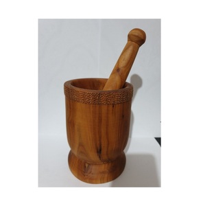 Mortero y pilón de madera tallados a mano con superficie lisa, ideales para moler hierbas, especias y materiales ayurvédicos. - Product Image 6