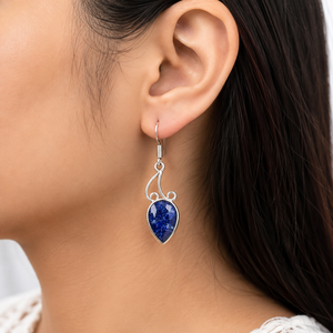 Fournisseur en gros Boucles d'oreilles pendantes classiques pour femmes, plaquées argent oxydé, de haute qualité, traditionnelles, avec saphir serti clos et fermoir crochet - Product Image 2