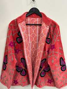 Veste en velours brodée Suzani faite main, style bohème, pour femme, avec motif papillon, vêtement d'extérieur artisanal, cadeau unique - Product Image 5