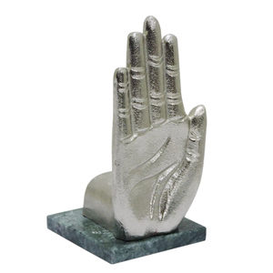 Sculpture moderne en aluminium argenté sur socle en marbre vert - Décoration contemporaine de style Abhaya Mudra pour la maison ou le bureau - Product Image 1