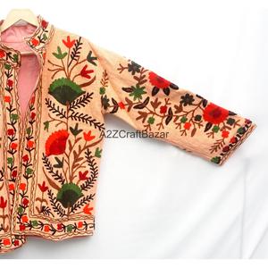 Veste en coton pour femme, multicolore, faite à la main, tricotée, brodée Suzani, col en V, motif floral, respirante, séchage rapide, écologique - Product Image 3
